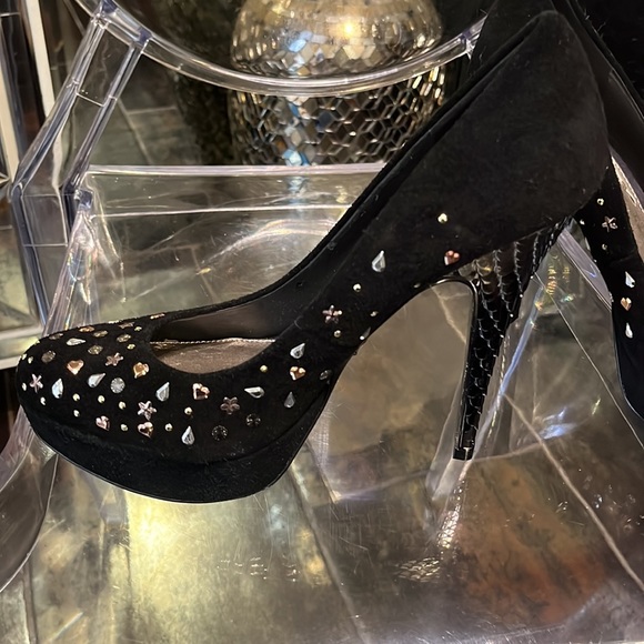 New Rachael Roy shoe - Picture 3 of 5